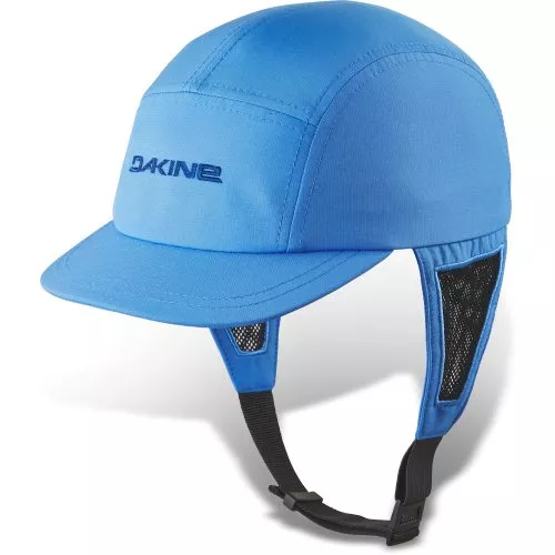 כובע גלישה Dakine עמיד במים, עם רצועת סנטר מאווררת וכיסויי אוזניים נושמים, מתייבש מהר ומושלם לגלישה.