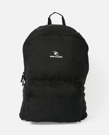 תיק גב מתקפל 17 ליטר עשוי מבד Repreve ממוחזר בצבע שחור, עם תא ראשי מרווח וכיס קדמי עם רוכסן.