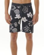 מכנסי גלישה מקצועיים בטכנולוגיית Mirage Core, בד ממוחזר עם ייבוש מהיר, כיס אחורי, שרוך מותן ופאנלים צדדיים בהדפס ייחודי