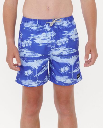 בגד ים טרופי לילדים ונוער עם גומי במותניים, תפר 15 אינץ’, כיסים מרשת וכיס אחורי עם סקוטש – עשוי 100% פוליאסטר ממוחזר ודוחה מים, זמין בשחור ובכחול.