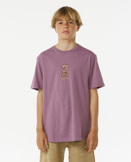 Lost Islands Snake Tee טי שירט לילדים עם הדפס קדמי ותווית דגל – נוחה, קלילה ובסטייל גלישה