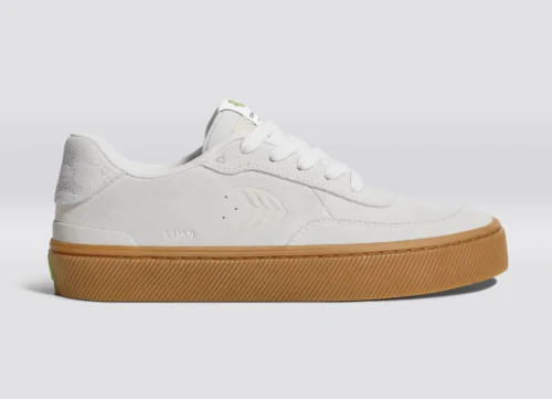 סניקרס LUAN PRO בגוון גאם סמוק עם זמש לבן ולוגו Off-White – בעיצובו של לואן אוליביירה