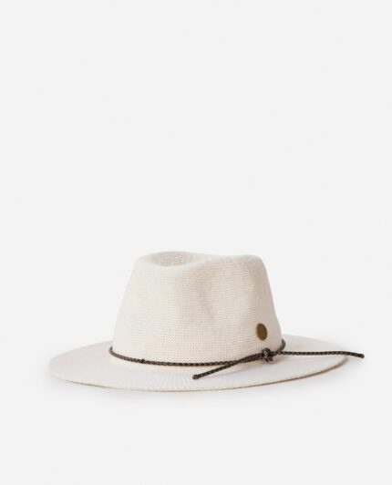 כובע ארוג רחב שוליים עם תג מתכת ורצועת עור משולבת מבנה מתקפל ונושם לנוחות וסטייל בנסיעות