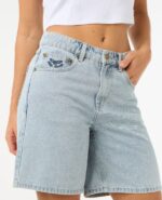 AGGIE RELAXED DEN SHORT ג׳ינס קצר נשים