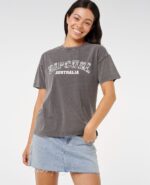 VARSITY RELAXED DEST T חולצת טי