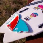 סט חרבות Mark Richards Freeride Twin Fin Set – Performance Glass, XL, Blue/Red/White